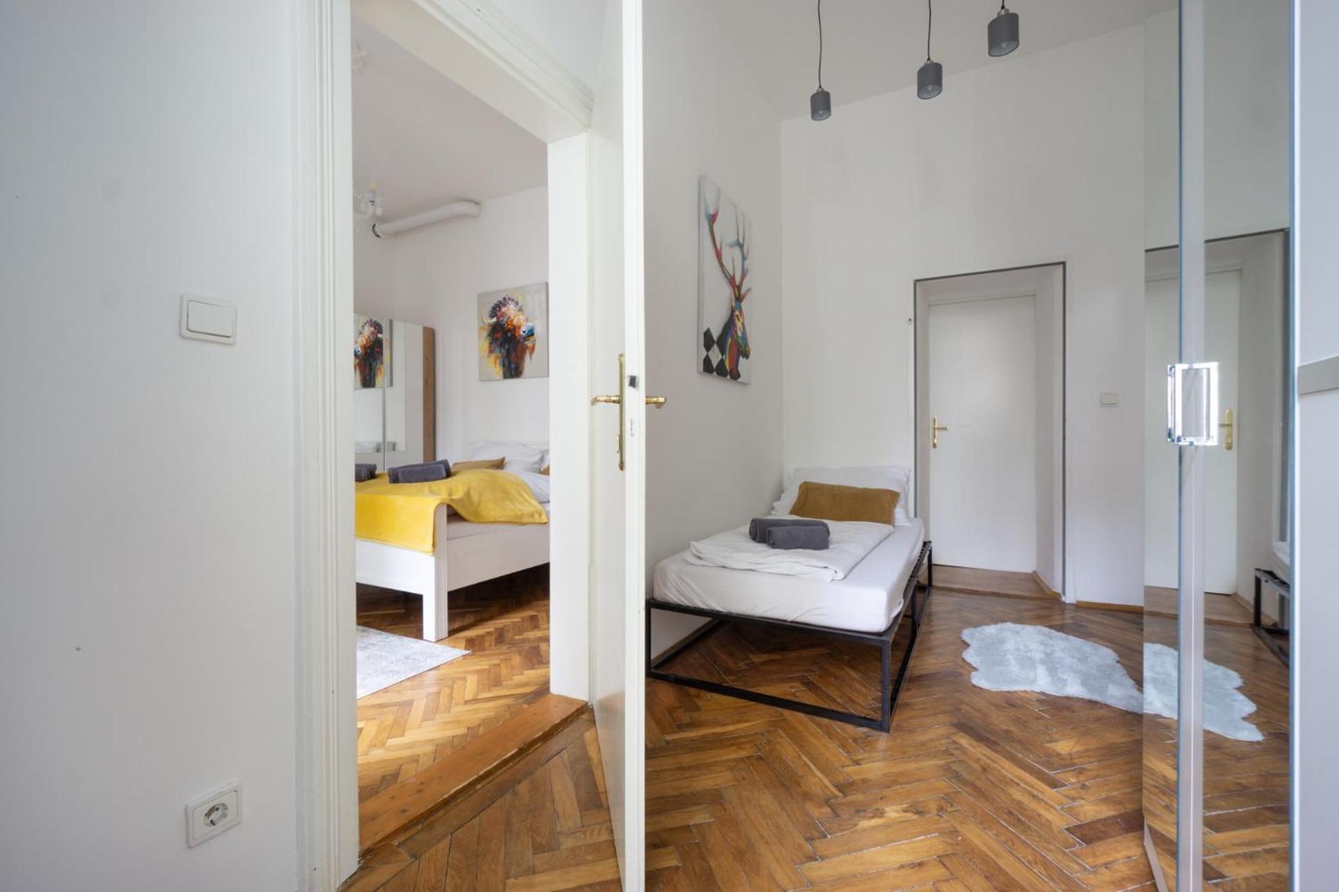 Appartement In Viennese Old Building *